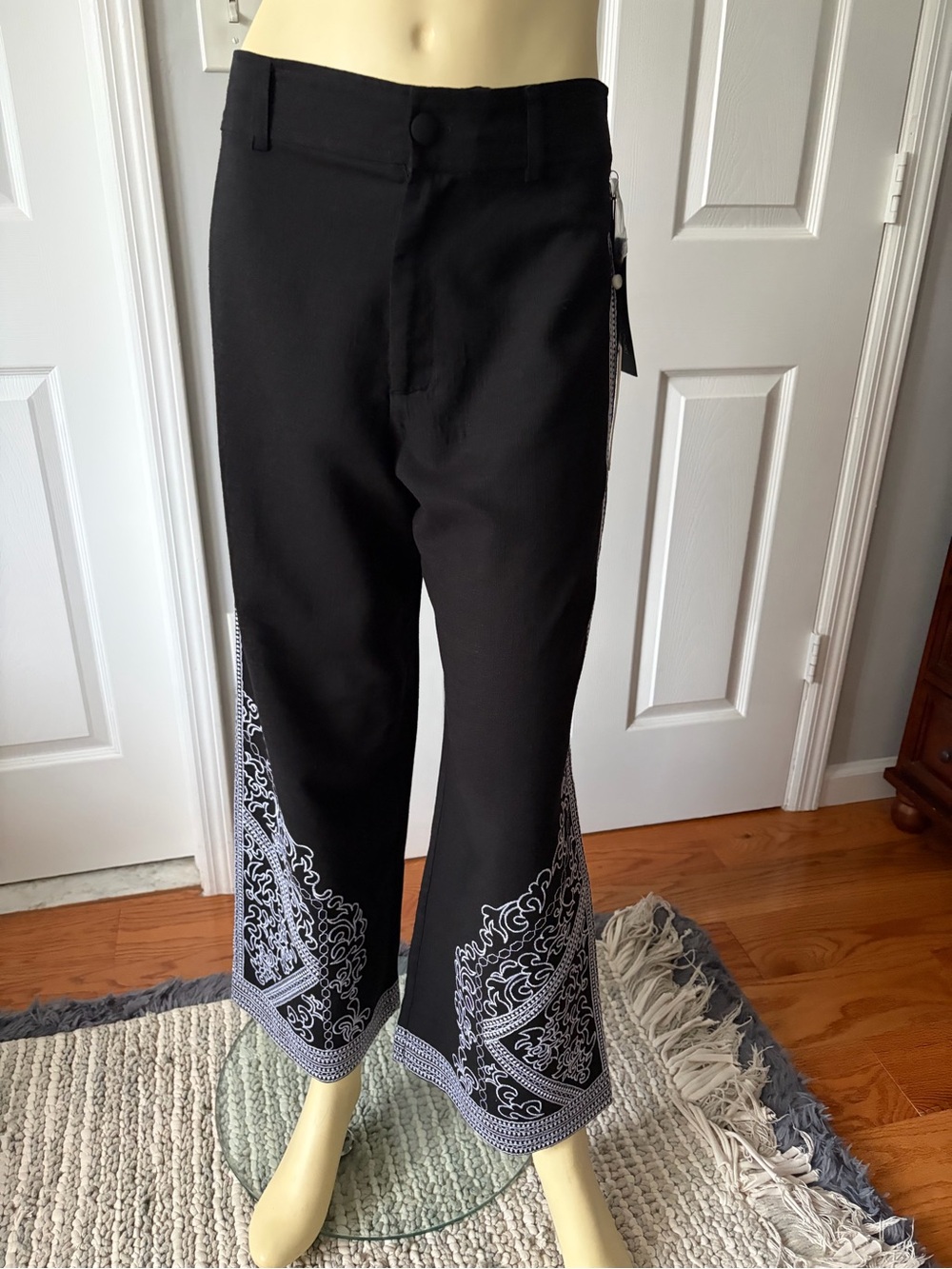 Haver & Blair Black  and white Embroidered Flare Pants/ Size Small